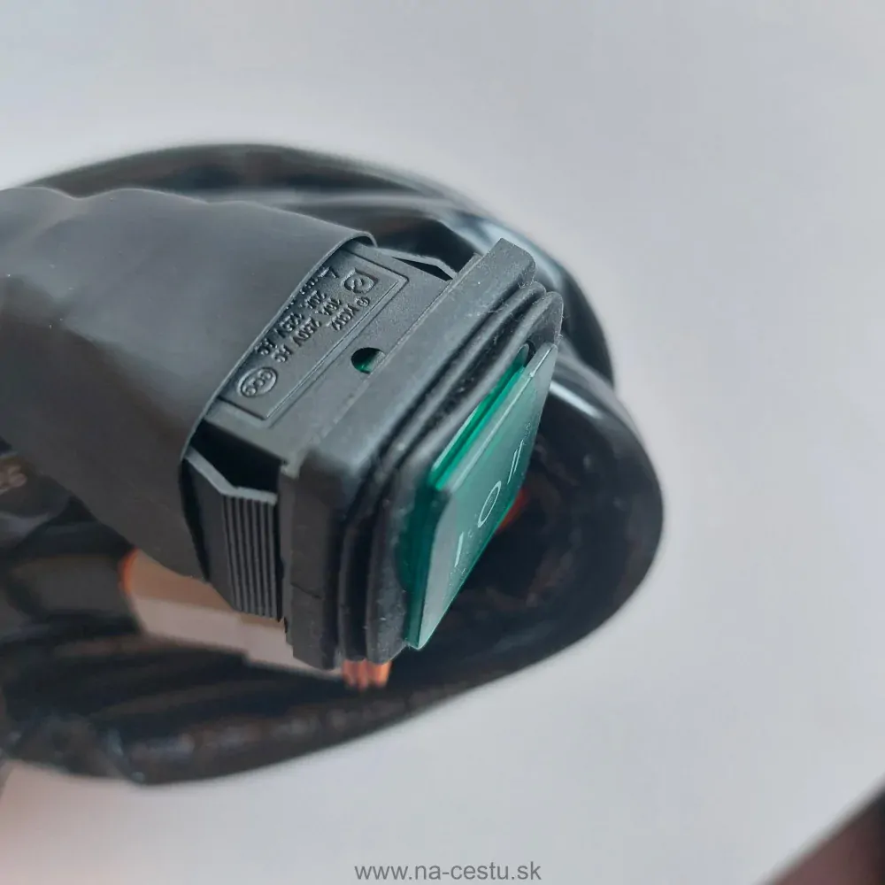 Kabeláž pre pripojenie svetla  s 3-pin DT konektorom