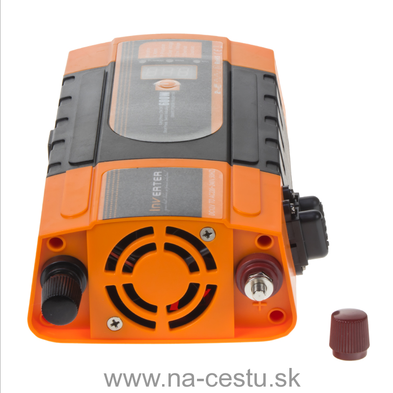 Menič napätia z 12 / 220V -  600W / displej + USB
