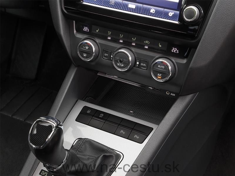 Qi indukčná INBAY nabíjačka telefónov Škoda Octavia 3